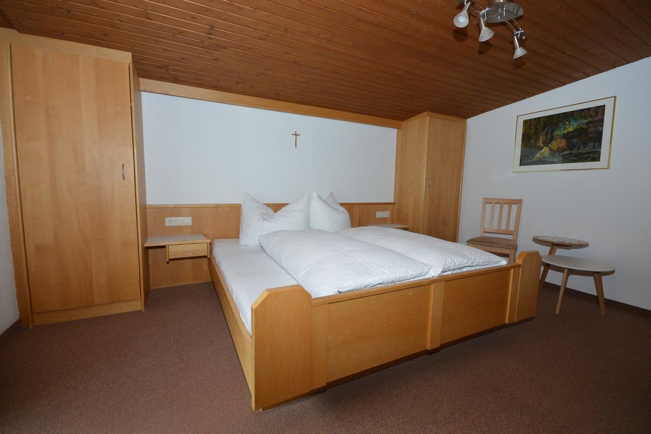 Haus Triumph Apartment Pettneu am Arlberg Exterior foto